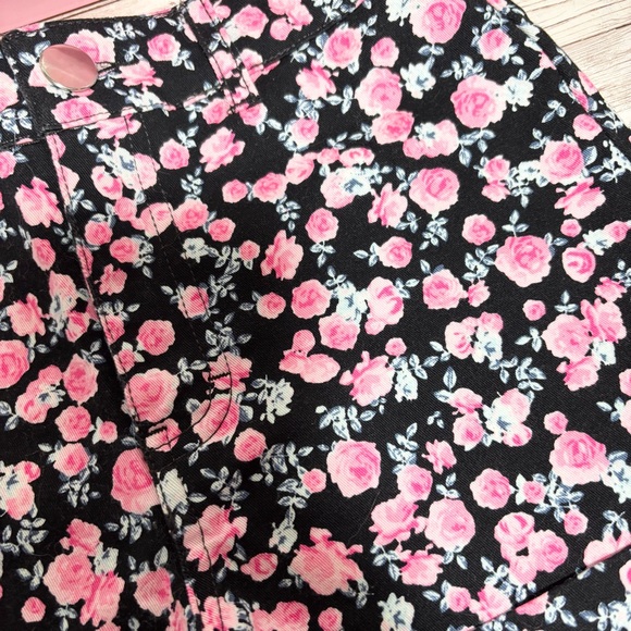 H&M Divided Ditsy Floral Jean Shorts Black & Pink High Rise Womens Sz.2 Bohemian - Picture 3 of 5